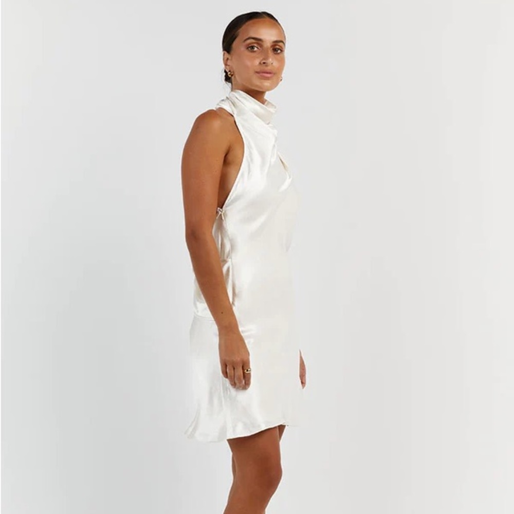 DISSH AISLE WHITE SATIN BACKLESS MINI DRESS